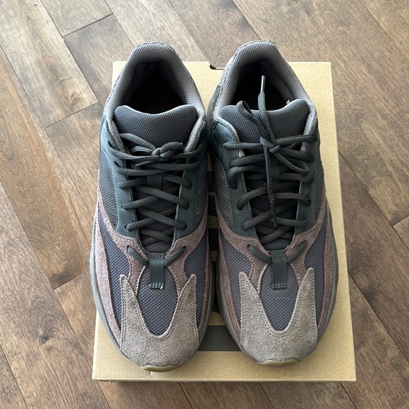 Yeezy boost 700 mauve size men 10 - Picture 2 of 4